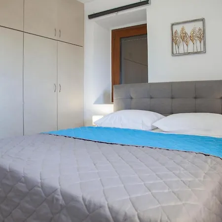 דירה Agios Petros Apartments *